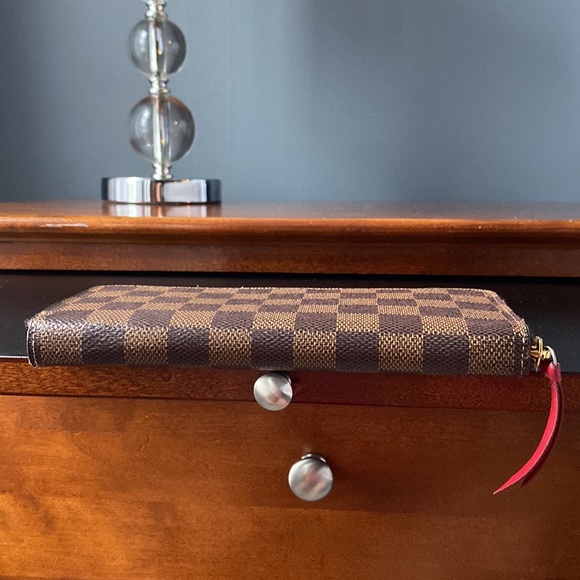 Louis Vuitton zip around wallet - Picture 3 of 8